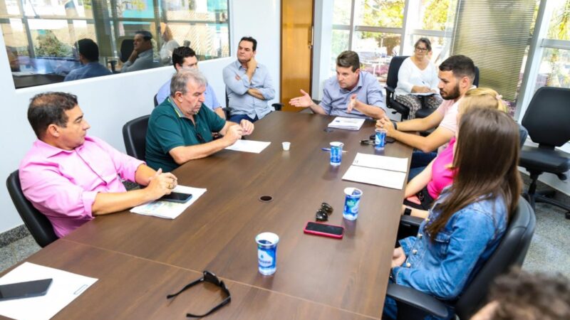 Prefeito cobra empreiteira por atraso em entrega de escola em Sorriso; obra deve ficar pronta em 2024