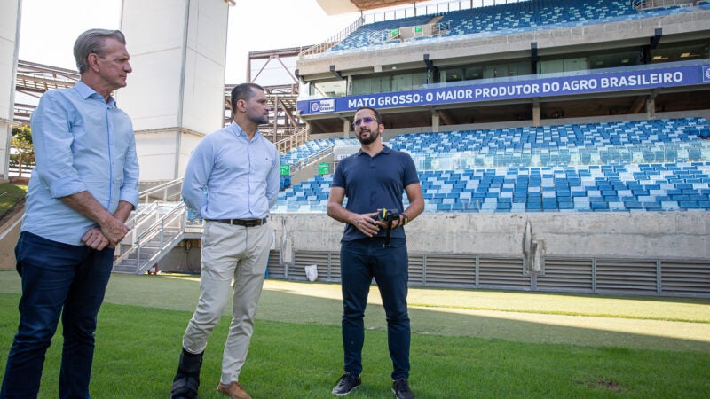MT recebe equipe técnica da CBF e expectativa é que Arena Pantanal sedie jogos do Brasil