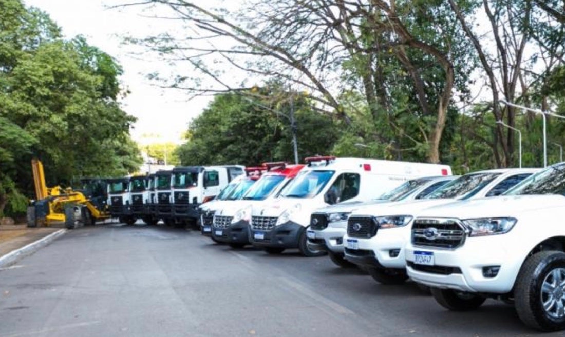 Prefeito entrega ambulâncias UTI, caminhões e veículos para reforçar frota em Sorriso