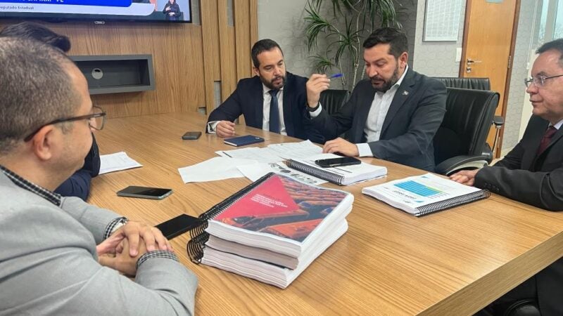 Governo de Mato Grosso entrega plano que prevê aplicação de R$ 153 bilhões nos próximos 4 anos