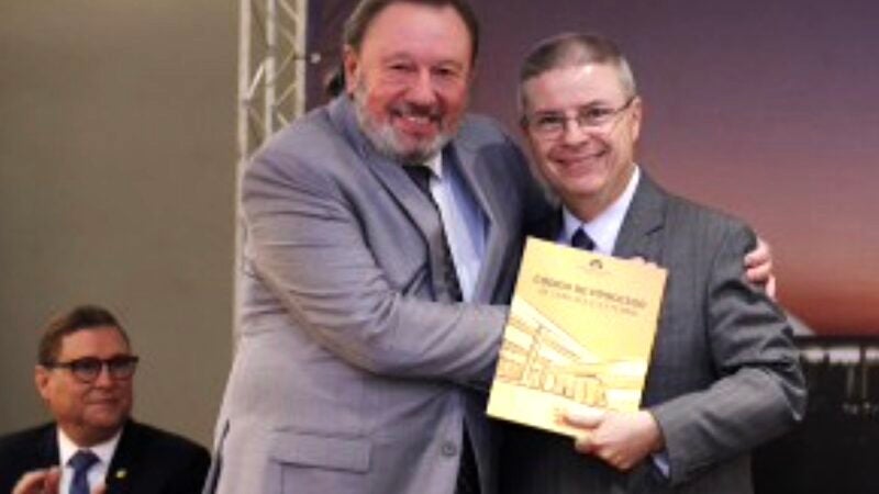 Presidente do TCE Mato Grosso apresenta código de controle externo ao ministro Antônio Anastasia