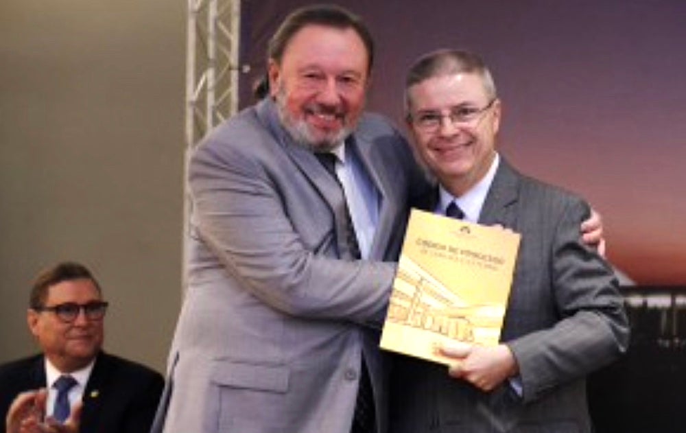 Presidente do TCE Mato Grosso apresenta código de controle externo ao ministro Antônio Anastasia