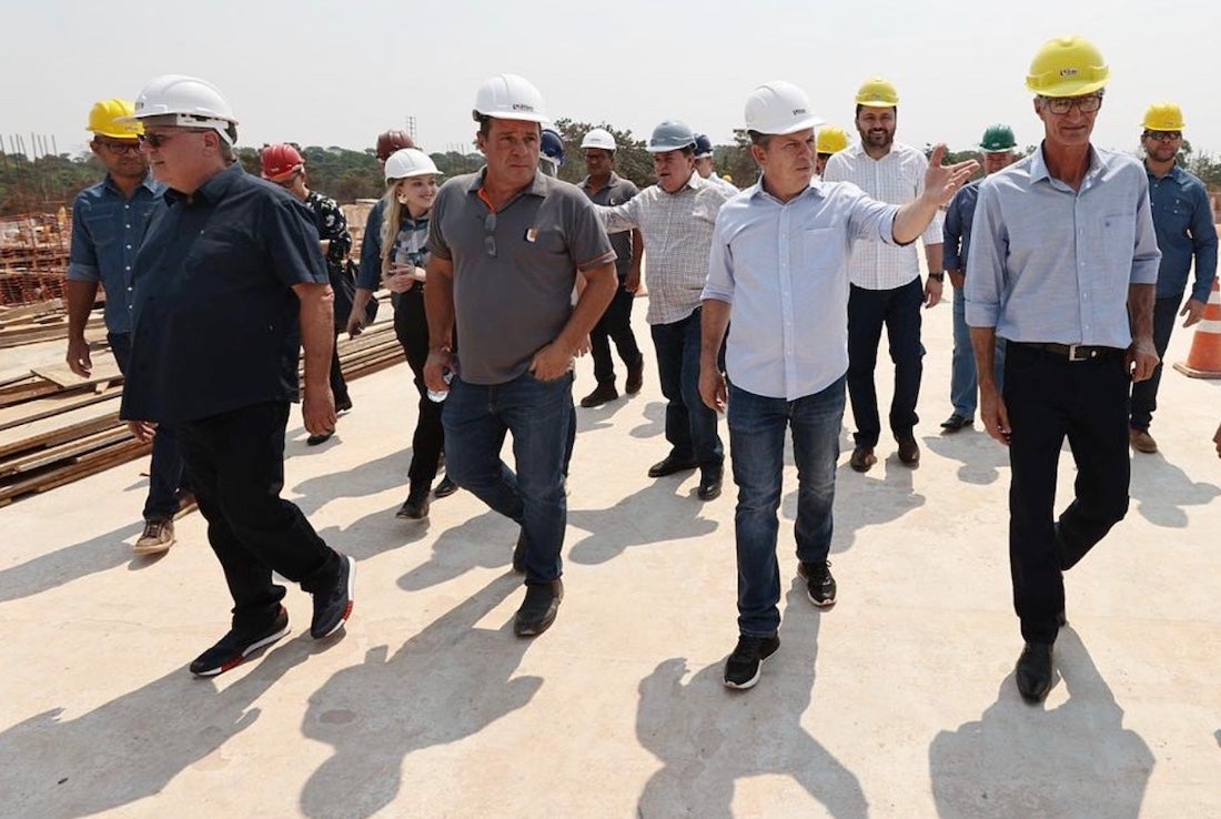 Mauro vistoria obra do hospital regional em Alta Floresta; ‘saúde era nosso maior sofrimento’