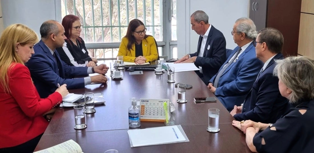 Prefeito de Lucas do Rio Verde se reúne com  secretária  do MEC para governo destinar verba e implantar câmpus da UFMT