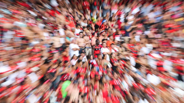 Torcida recebe Flamengo com protesto e confusão no Rio: ‘Time sem vergonha’
