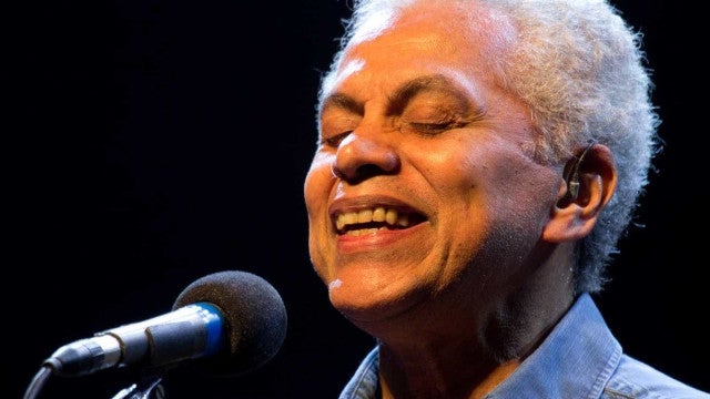 Paulinho da viola tem alta da CTI após cirurgia que retirou parte do intestino