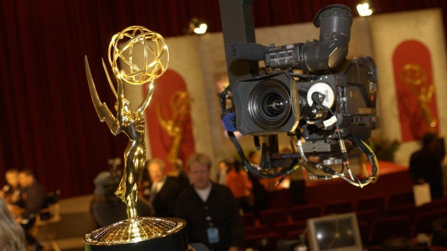 Emmy é adiado para janeiro devido à greve de roteiristas e atores em Hollywood