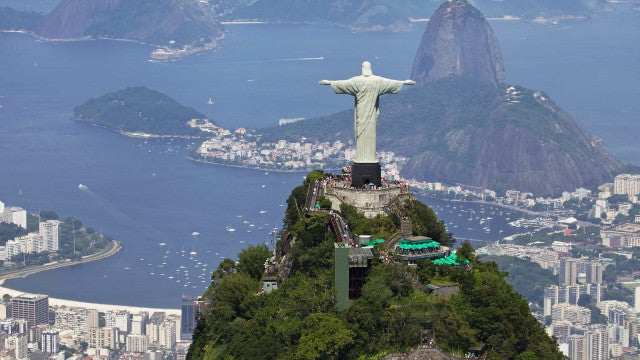 Vendaval de até 70 km/h no RJ deixa 500 turistas presos no Cristo Redentor