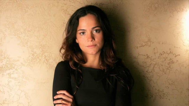 Alice Braga defende escalação de atores sem registro