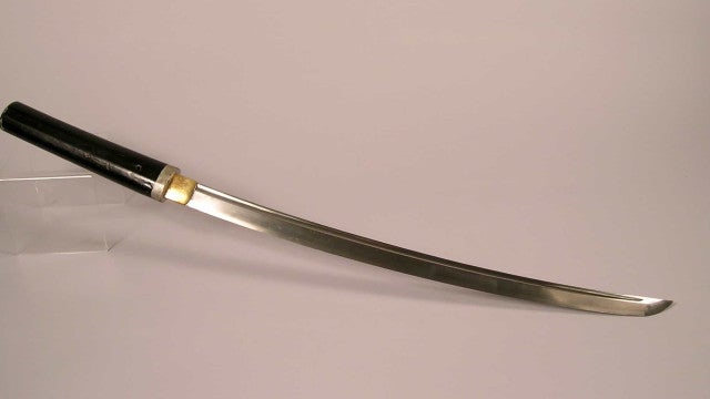 Homem com espada impede furto de bicicletas em BH