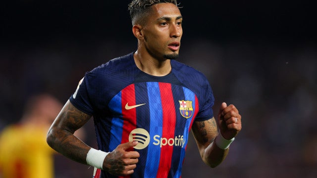 Raphinha se desculpa após expulsão por agressão no Barcelona: ‘Vou aprender e melhorar’