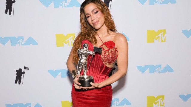 Taylor Swift lidera e Anitta também é indicada ao VMA