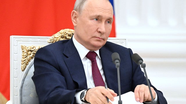 Rússia lança livro didático com narrativa favorável à invasão da Ucrânia