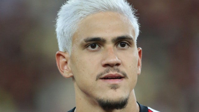Pedro volta a treinar no Flamengo após ser agredido e não se reapresentar