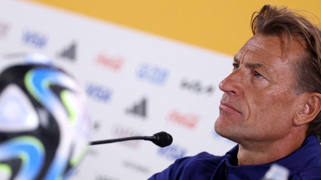 Técnico da França se desculpa por ataque de fúria contra o Brasil: ‘Não é um bom comportamento’