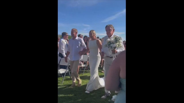 Levada até ao altar por 15 homens, incluindo o agente que deteve o pai.