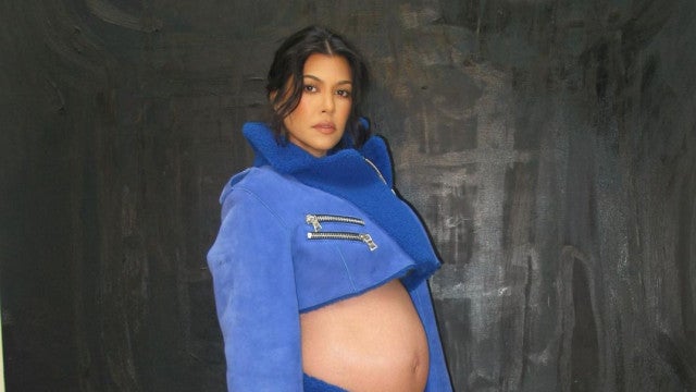 Kourtney Kardashian exibe barriga de grávida em look ousado