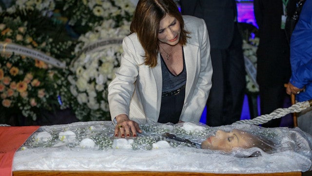 Velório de Aracy Balabanian reúne fãs e artistas como Marisa Orth e Claudia Raia