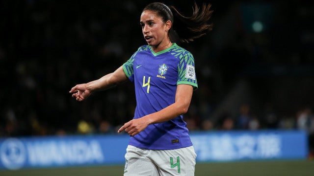 Zagueira da seleção brasileira é anunciada por time de Marta