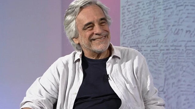 Diretor Aderbal Freire-Filho é velado em teatro feito por Marieta Severo