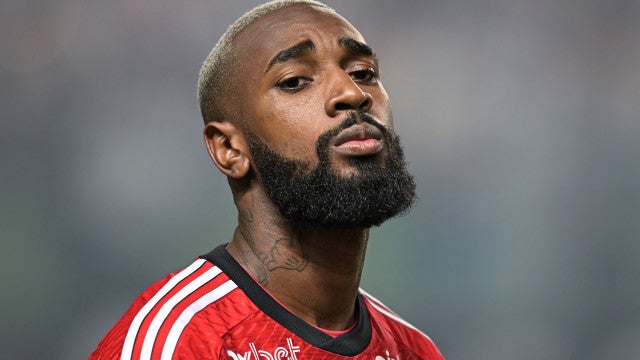 Com golaço de Gerson nos acréscimos, Flamengo vence Coritiba por 3 a 2 pelo Brasileirão