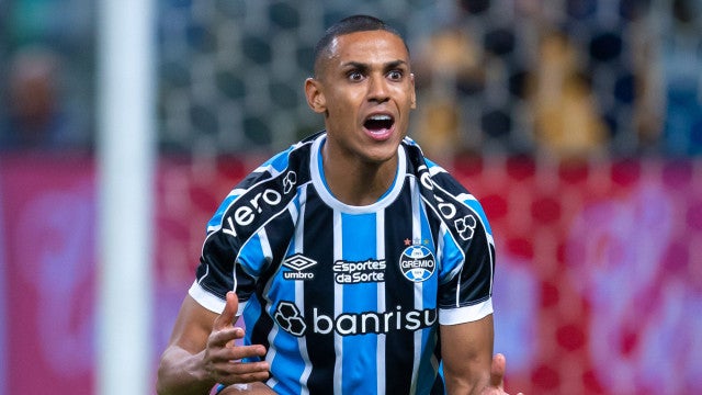 Bruno Alves esbraveja contra a arbitragem após eliminação do Grêmio