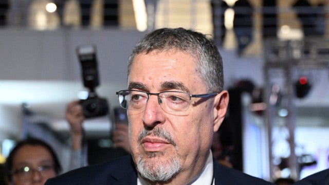 Surpresa no 1º turno, Bernardo Arévalo é eleito presidente da Guatemala