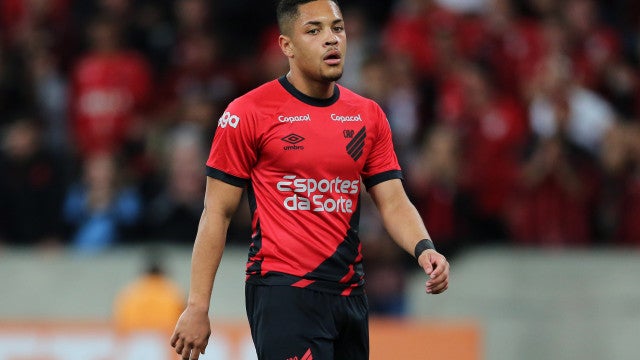 Athletico e Goiás empatam em jogo com golaço de Vitor Roque no Brasileirão