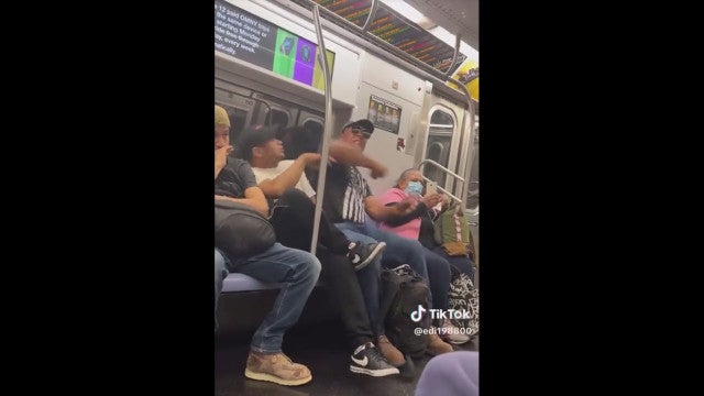 "Não sou almofada"! Homem agride passageiro que adormeceu no seu ombro