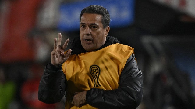 Luxemburgo aponta gol no início como responsável pelo ‘sofrimento’ diante do Estudiantes