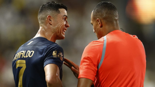 Cristiano Ronaldo se desespera com gol anulado: "Sempre contra mim"