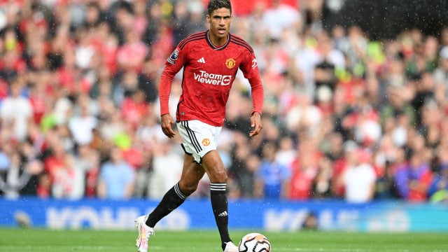 Varane se machuca e amplia lista de baixas no Manchester United