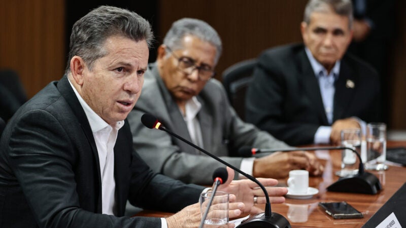 Governo assina convênio para entregar escrituras de imóveis a mais de 13 mil famílias de MT