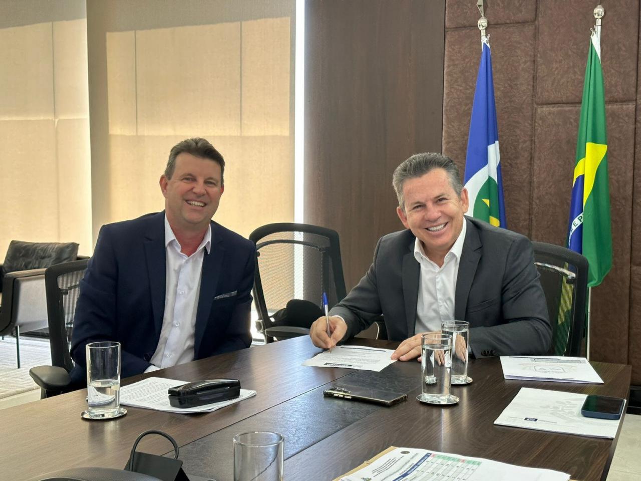 Governador e prefeito de Sorriso assinam ordem de serviço para construir quartel dos bombeiros  