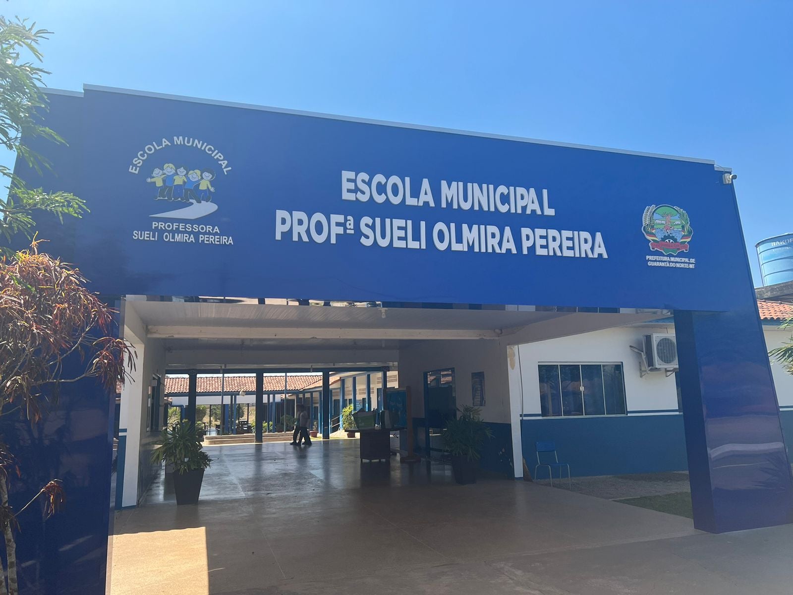 SMECD: de Guarantã do Norte investe na instalação da nova fachada da Escola Municipal Professora Sueli Olmira Pereira