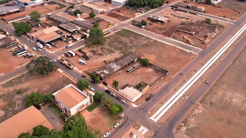 Sinop: prefeito inaugura asfaltamento em 13 ruas e avenidas do setor industrial; R$ 7 milhões