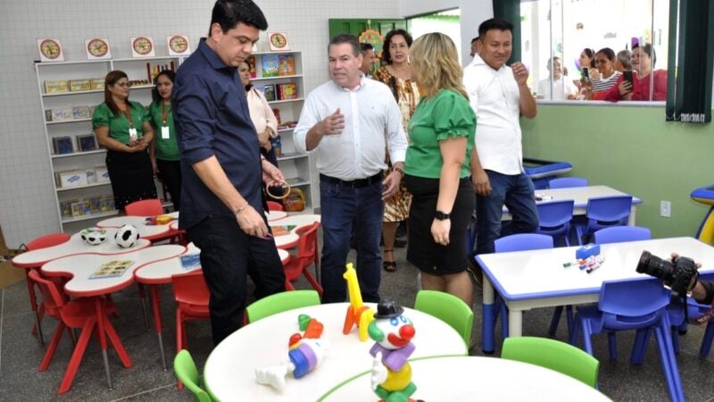 Prefeito entrega ampliação, modernização de escola e praça em Várzea Grande