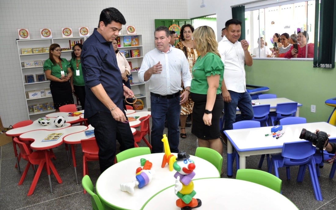 Prefeito entrega ampliação, modernização de escola e praça em Várzea Grande