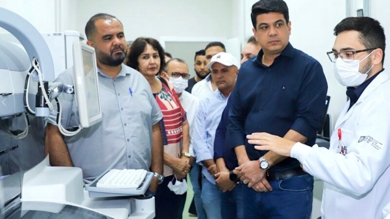 Prefeito entrega laboratório e centro de imagens em hospital de Várzea Grande; R$ 2,2 milhões