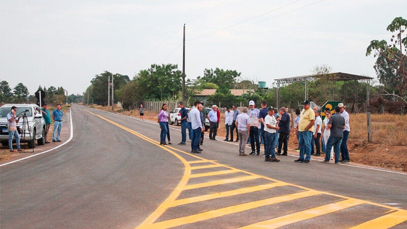 Prefeito inaugura obras de pavimentação asfáltica das estradas Silvana e Adalgisa em Sinop 