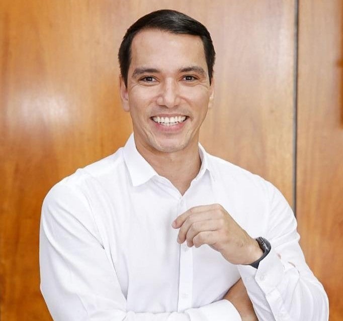 Quem vai descascar o abacaxi?