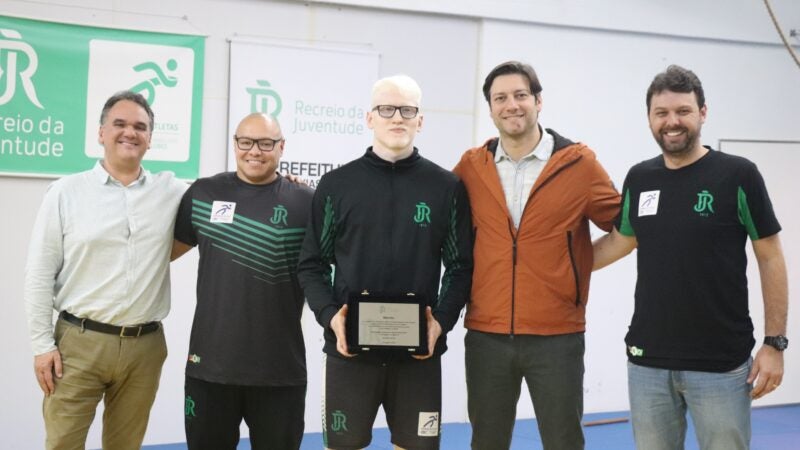 Recreio da Juventude homenageia Marcelo Casanova por conquista no Mundial da IBSA de Judô
