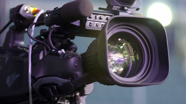 Erros (e gafes) inacreditáveis que apareceram em filmes e séries!