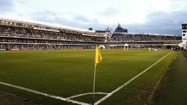 Santos obtém efeito suspensivo no STJD e poderá ter torcida na Vila Belmiro