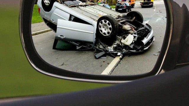 Acidente com 14 veículos deixa ao menos 6 mortos em Goiás