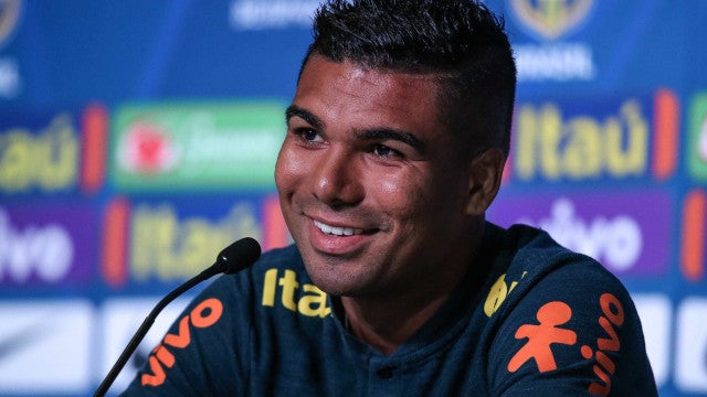 Braçadeira de capitão não é prioridade para Casemiro: ‘Sabemos quais são os líderes da equipe’