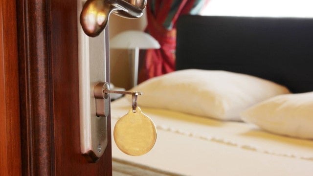 Mulher é encontrada morta em quarto de hotel 2 dias após fazer check-out