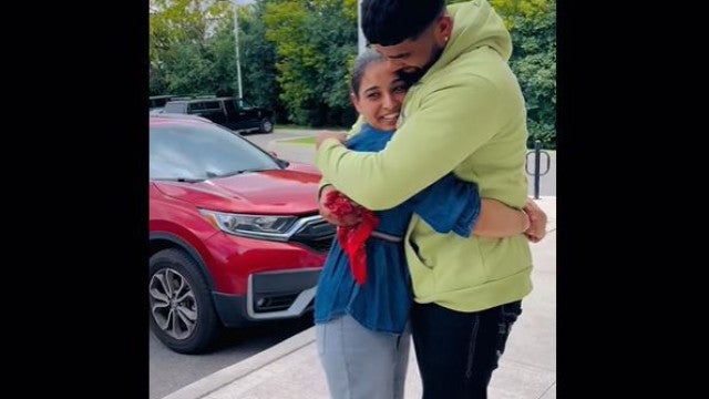 Irmãos reencontram-se após 7 anos; o momento é emocionante