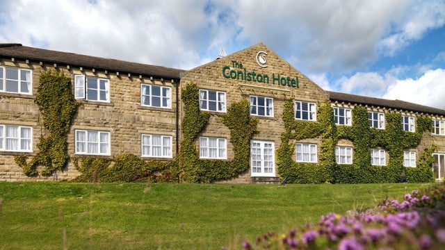 Mãe é atropelada no dia do casamento da filha por dono do local da festa