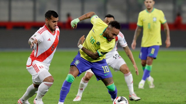 Brasil se salva no fim após jogo morno com o Peru e mantém 100% com Diniz